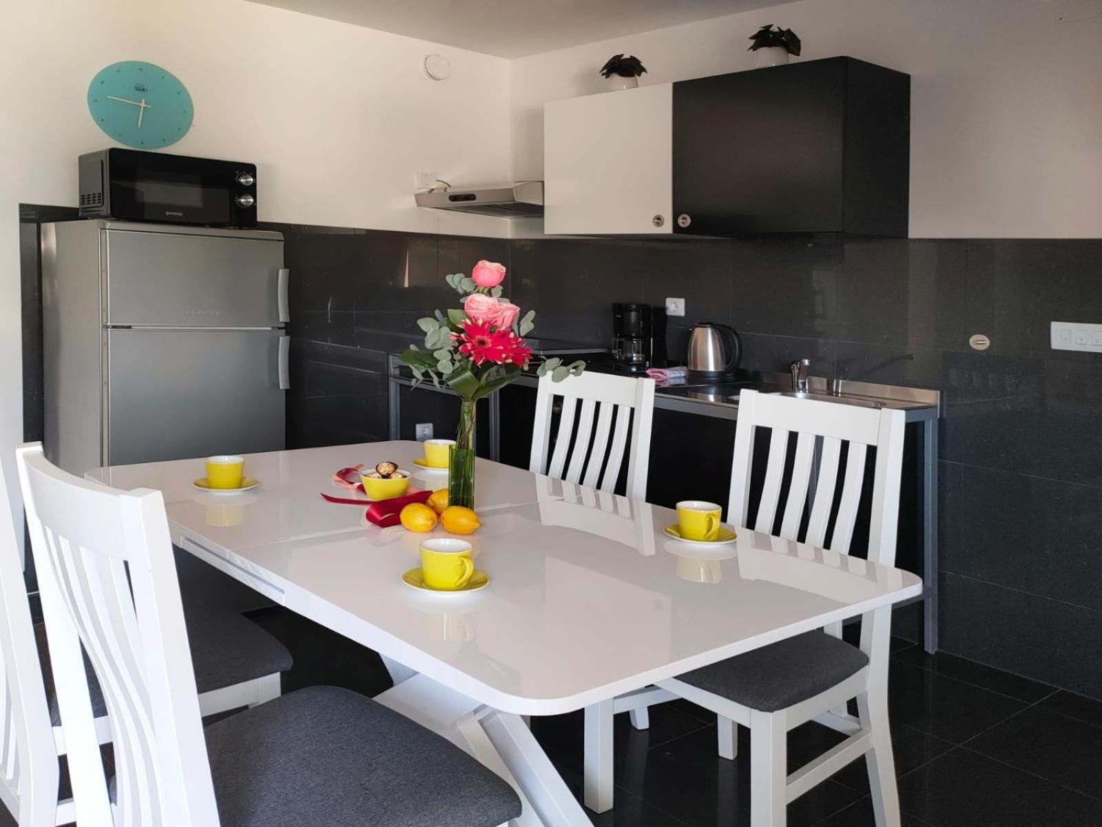 Rafael Apartments Медулин Екстериор снимка