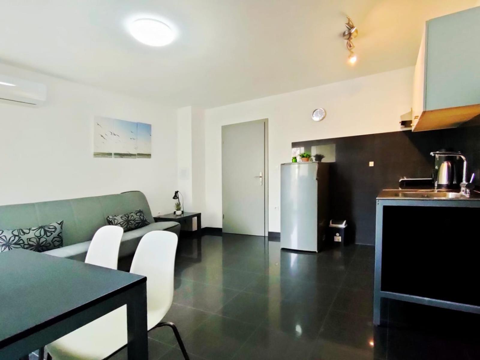 Rafael Apartments Медулин Екстериор снимка